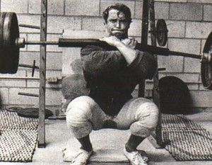 arnold-front-squat-tutorial-bodybuilding-300x233