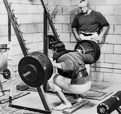arnold-squatting